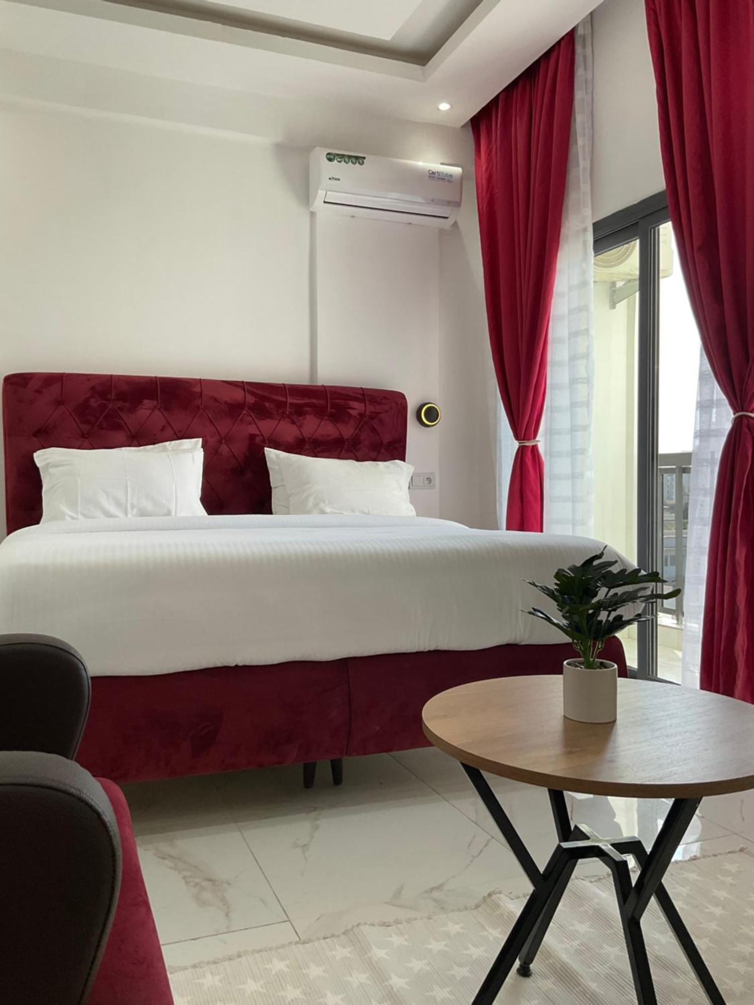 Bi-hotel 2 Hotel